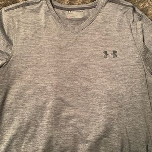 Under amour shirt (M)